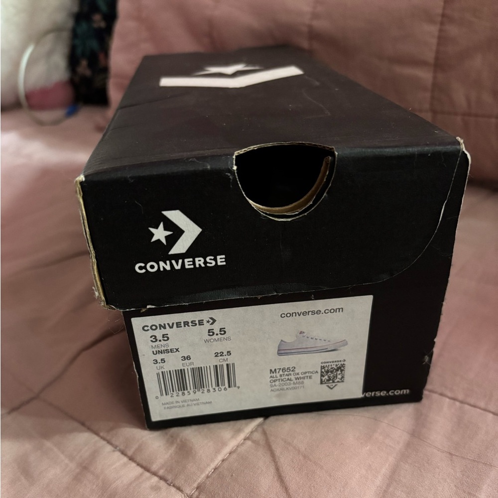 low top converse. size 5.5 w and size 3.5 m.